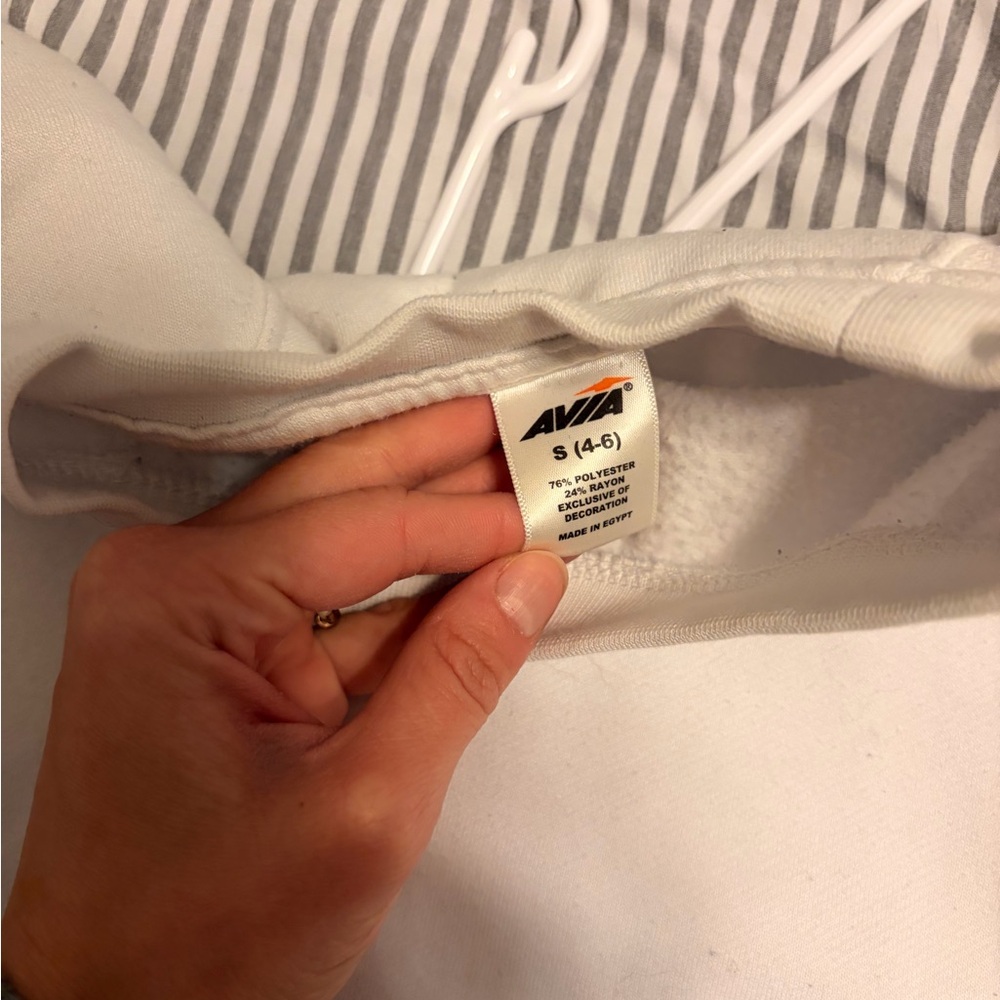Avia Classic White Pullover